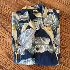 Vintage Tommy Bahama Floral Hawaiian Button Up Men’s Shirt Rayon Size Medium EUC